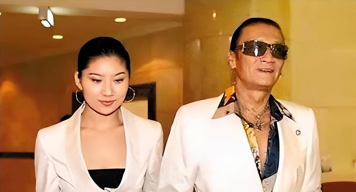 被谢贤养了12年,拿青春换来2000万,如今36岁的coco怎么样了?