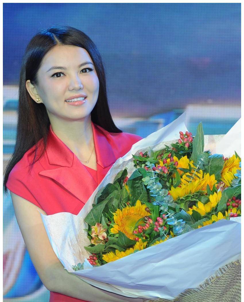 北京时间11月11日中午,著名主持人李湘传来最新消息!_中国_李响_李想