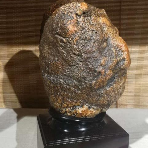 有争议的获奖作品之四:这一方沙漠漆奇石漆面浑厚,有一种沧桑感,一下