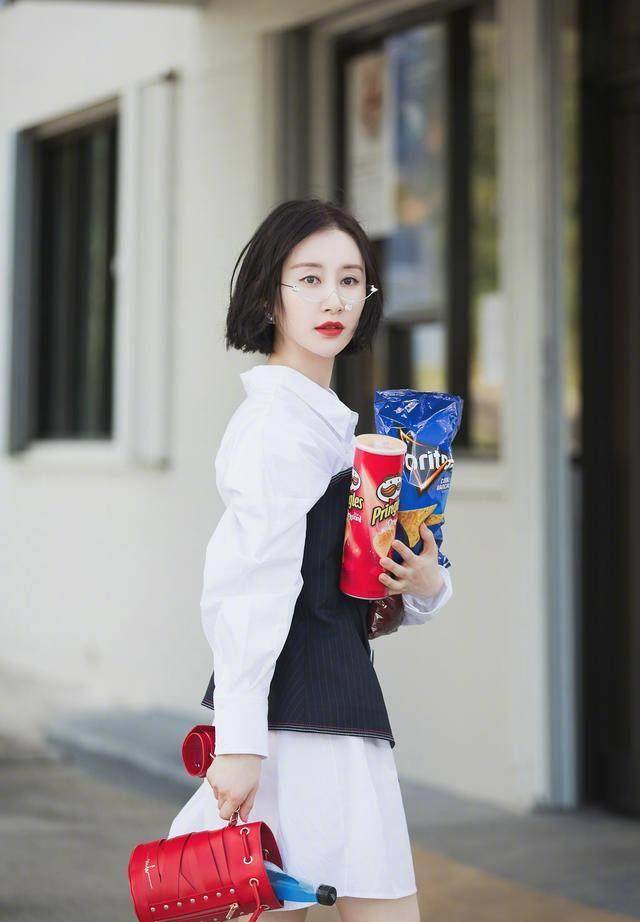 舒畅和刘诗诗剪同款短发,30岁左右的她们,网友:李溪芮的更美_造型