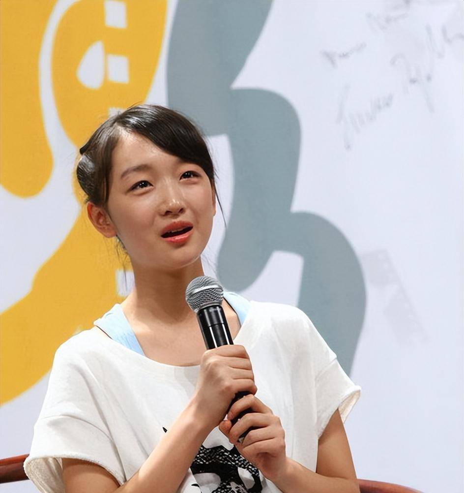 金鸡一夜,坐"大佬"堆里的周冬雨,让所有人见识了她的"咖位"_因为_电影