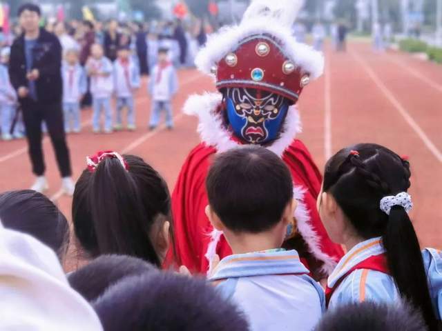 生命因运动而精彩—成都市龙泉驿区跃进小学校秋季趣味运动会活动