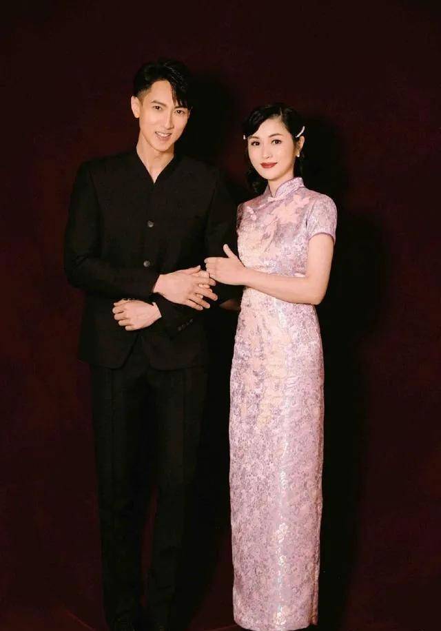 在和林依晨拍戏的时候,因为剧情需要,吴尊需要坐到林依晨的腿上.