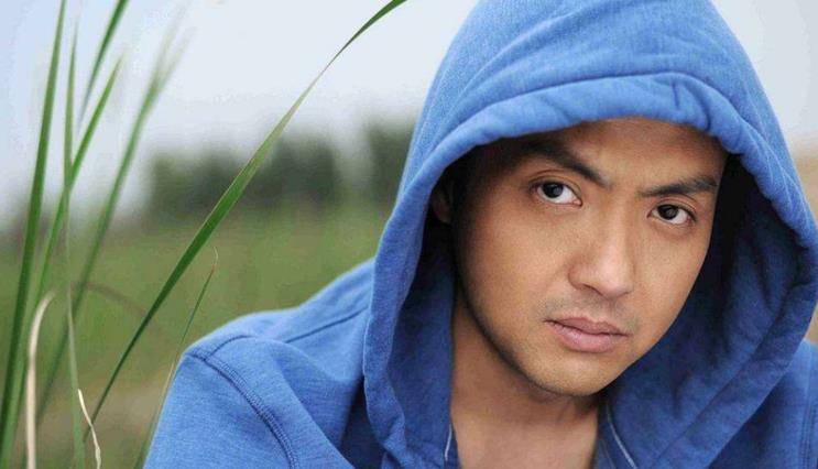 朱宏嘉,《还珠格格》中萧剑的扮演者,中年肿成发面馒头,可惜了_角色