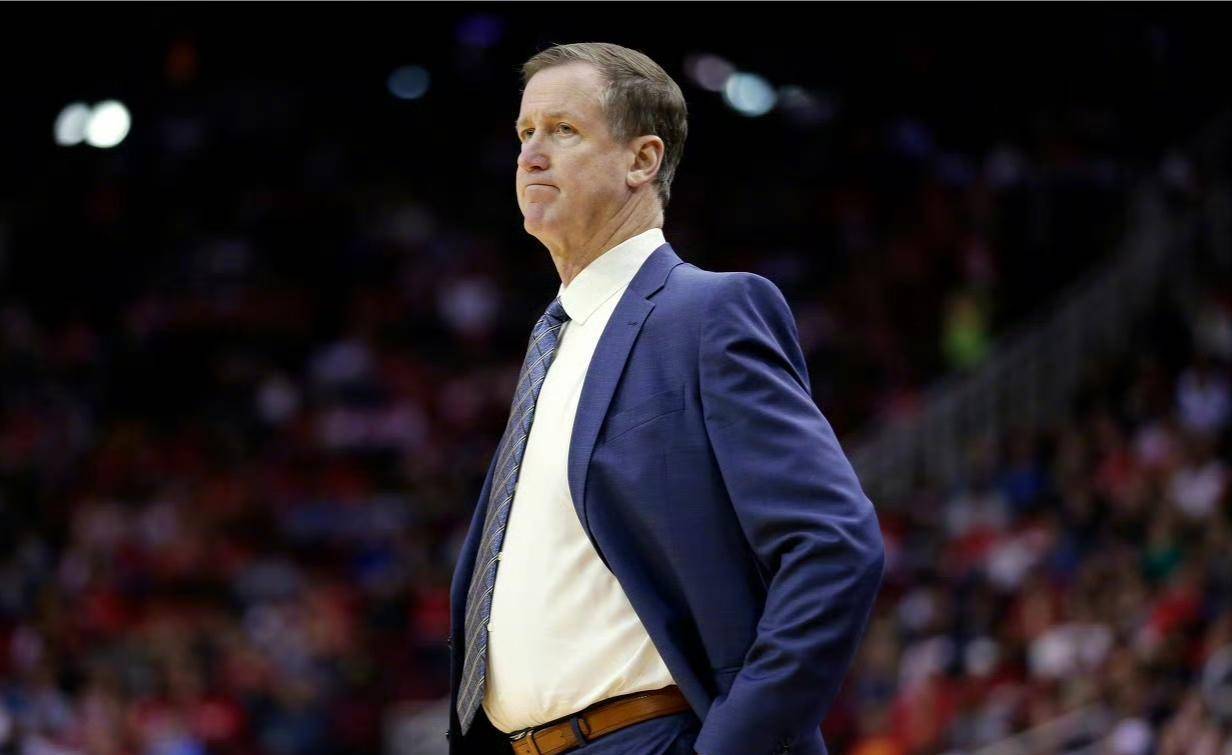 把常规赛第一带成臭鱼烂虾,雄鹿教练格里芬到底是何方神圣?