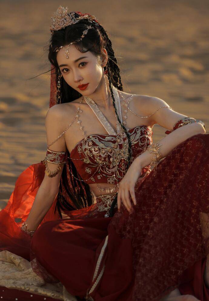 宣璐再次让我惊讶!异域风情长相厚脸皮又漂亮,完美的"异域舞者"_造型_