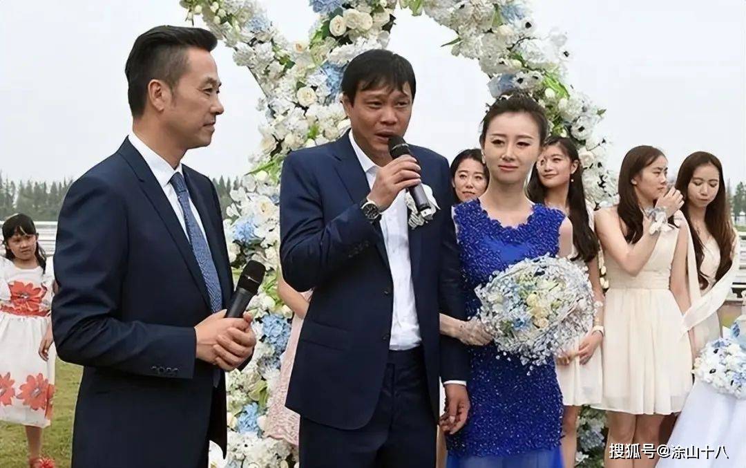 在结婚后,她全心全意地照顾家庭和孩子,让范志毅能够安心投入工作.