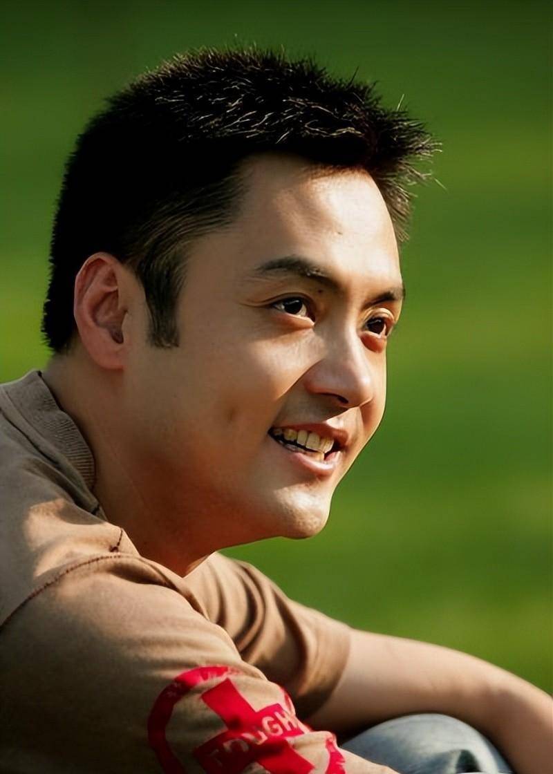 朱宏嘉,《还珠格格》中萧剑的扮演者,中年肿成发面馒头,可惜了_角色