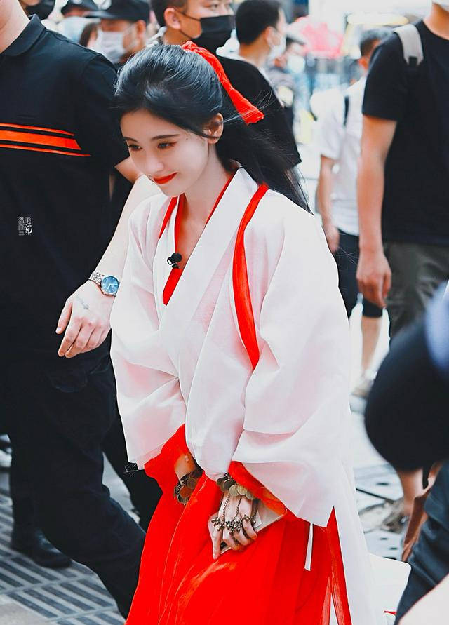 被鞠婧祎的"紫霞仙子"惊艳到!