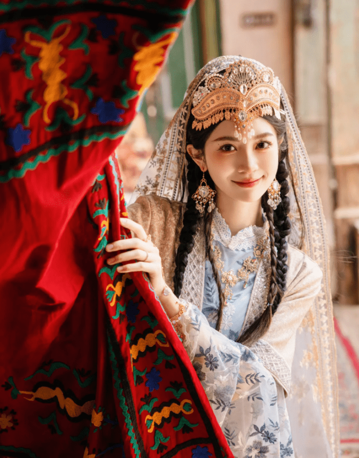 喀什古城,维吾尔族姑娘的美丽风景线_历史_文化_生活