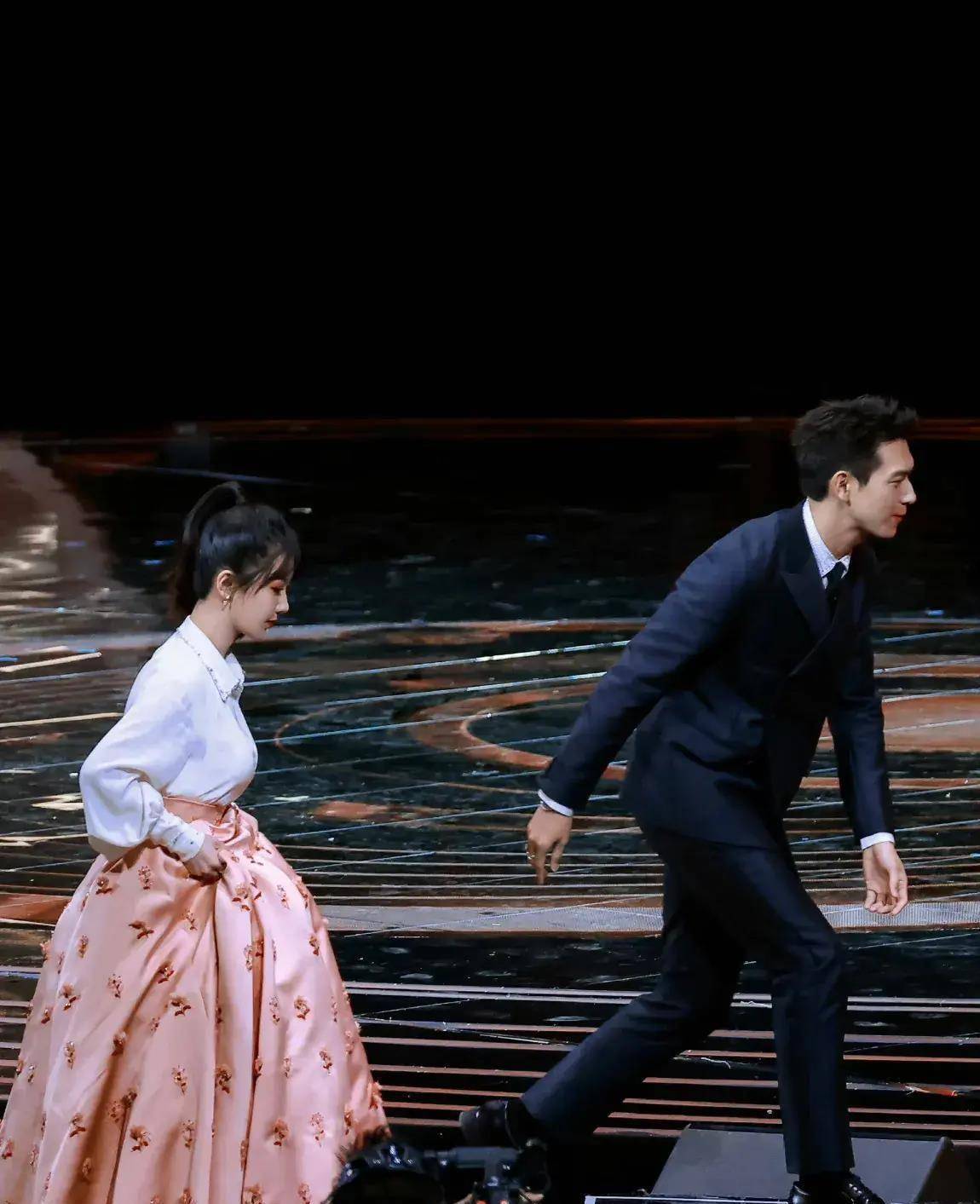 杨子李仙的国美#)#网上盛传杨紫和李现可能是情侣《国色芳华》#)