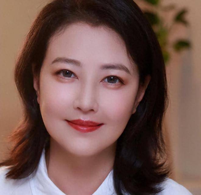 这也太有女人味了!43岁周海媚,竟然这么性感!_演技_成功_才华