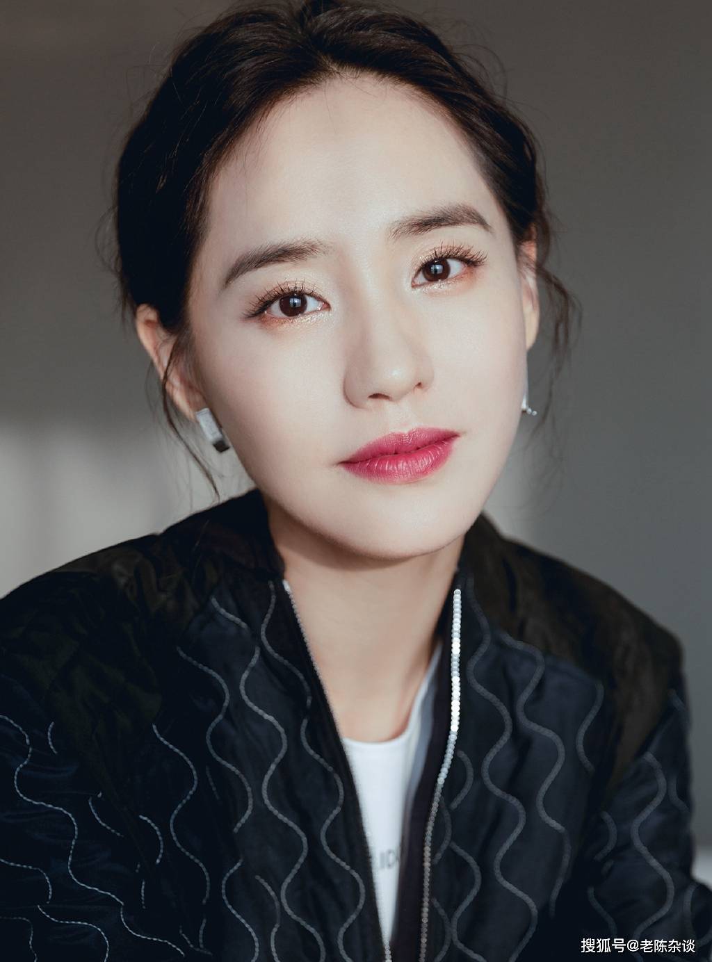 41岁王智,依旧性感饱满特迷人,怪不得演得了"秋雅"_时尚_角色_广大