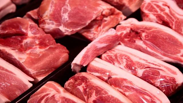 猪肉价格大降超40%,猪肉价格为何大降,未来是否会上涨？