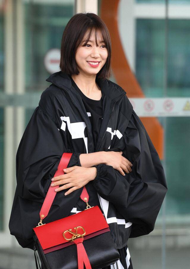 29岁朴信惠终于换新发型了,波波头被吐槽有点土气,不过俏皮可爱_造型