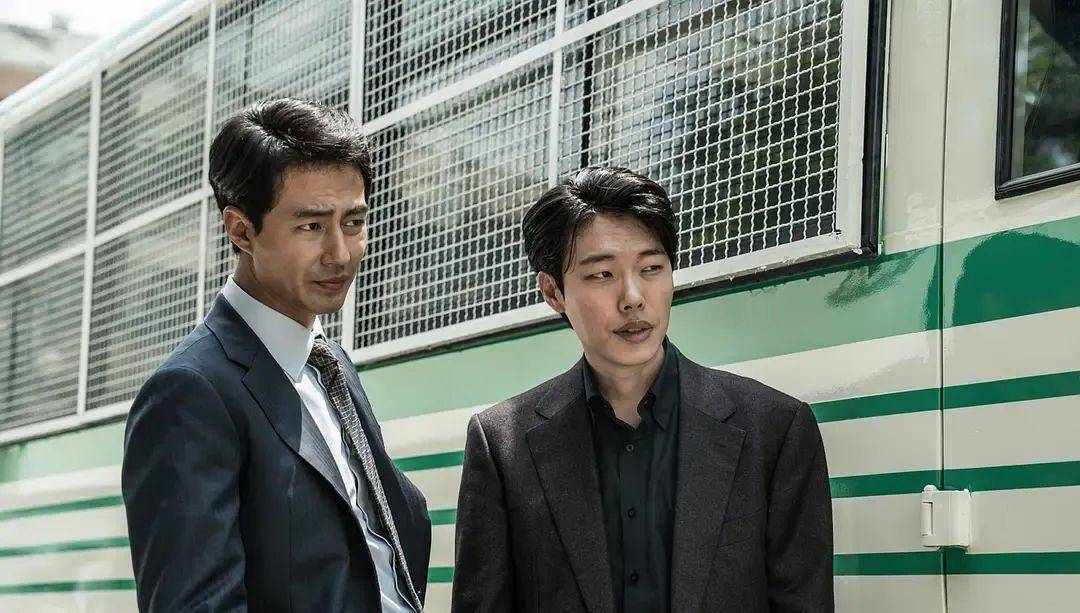 与刘海镇合作的《夜枭》,获得了百想,大钟,青龙的提名,最终击败了