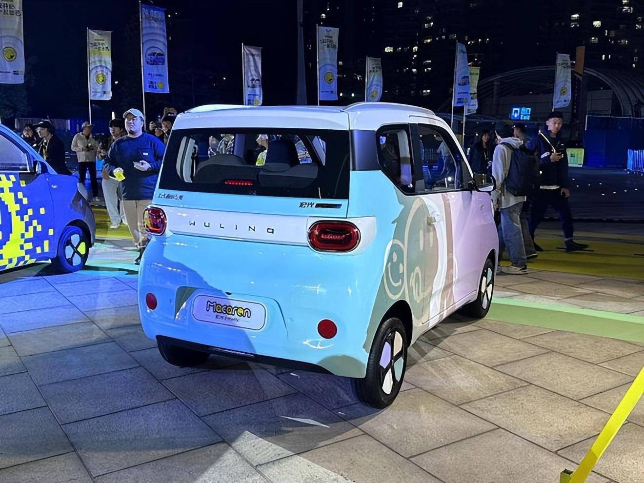 换成8英寸触控屏 miniev第三代宏光马卡龙售4.68万_搜狐汽车_搜狐网