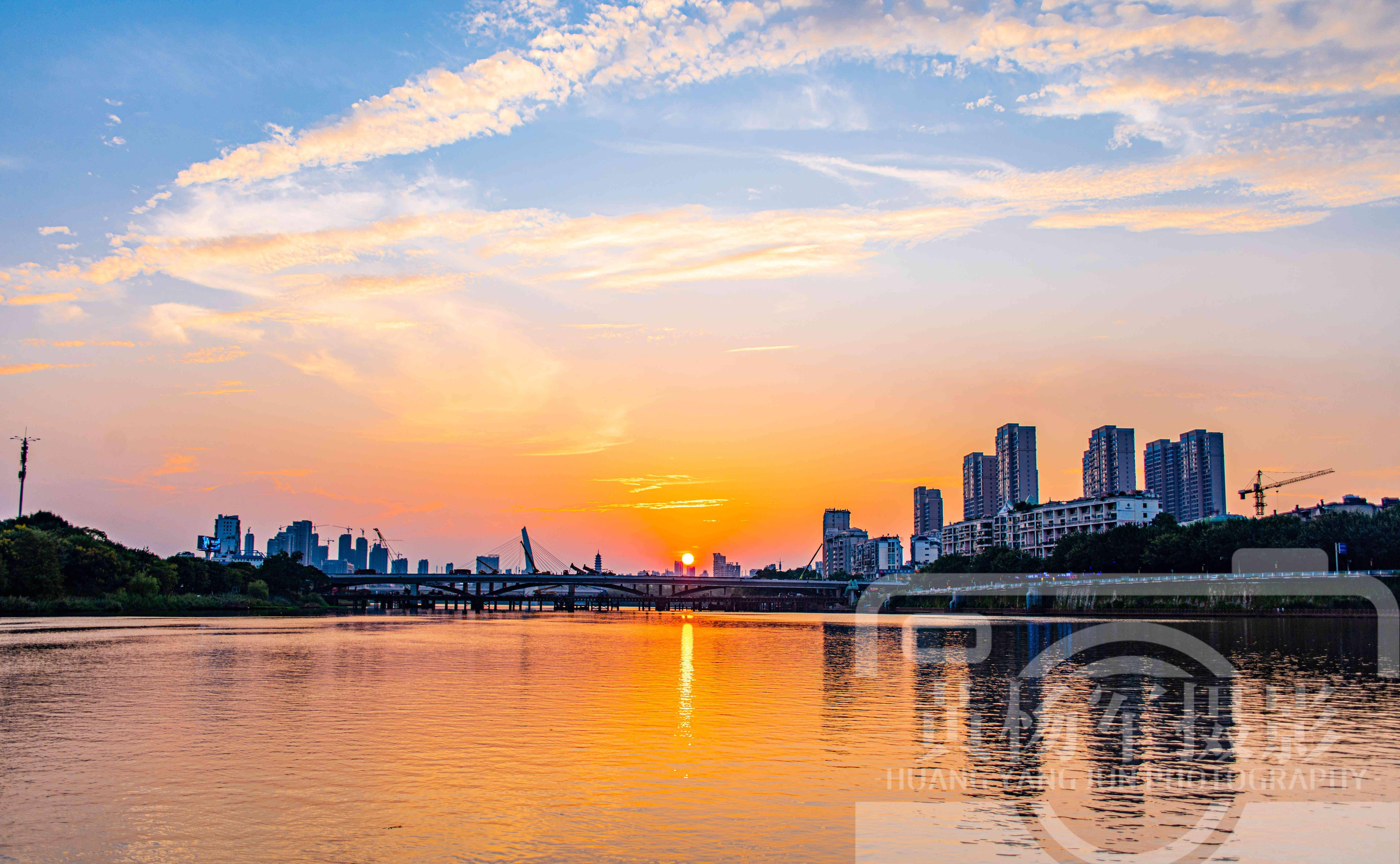 千里贛江的源頭,夕陽下的城市風光令人醉_生活_贛州_浮橋