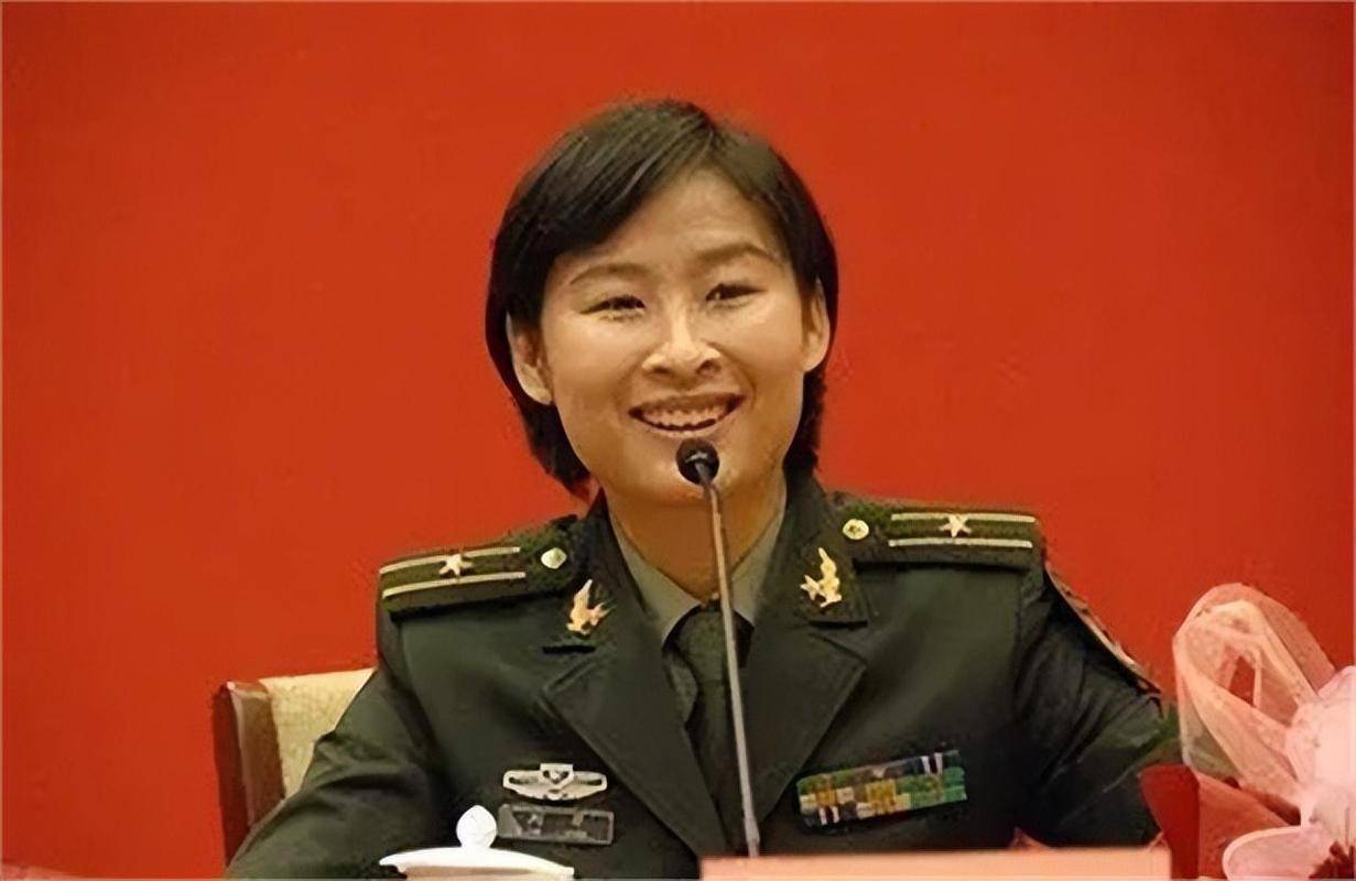 中国首位女航天员,曾结婚8年拒绝生子,飞天前给丈夫留下2条遗言_刘洋