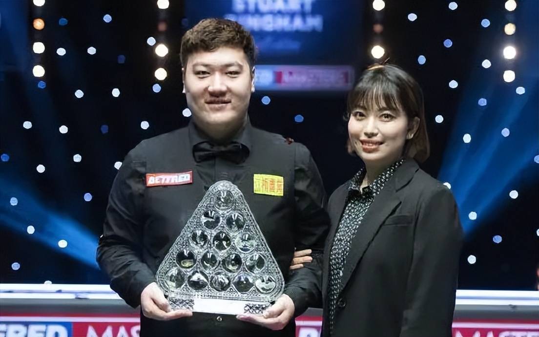 斯诺克名将又结婚,新娘为外国富家女,现场激动落泪_颜丙涛_运动_妻子