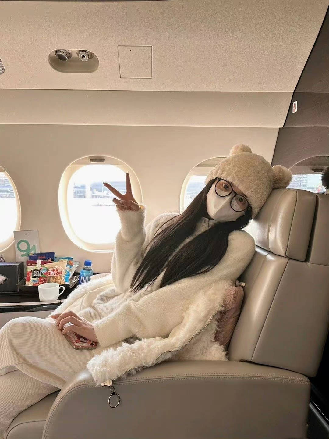 逛街,身旁女生短裙光腿太抗冻,身份被扒是旧人_焦可然_飞机的_爱情