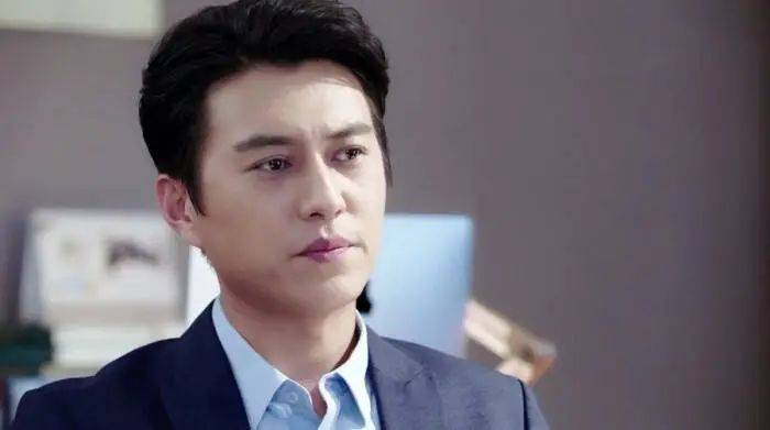 靳东遭遇重大感情骗局,大妈陷入"明星恋爱"困扰_什么_事情_程度