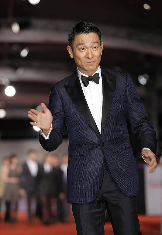 1993年,刘德华因严重口误下跪道歉,放到现在估计已被说退圈?