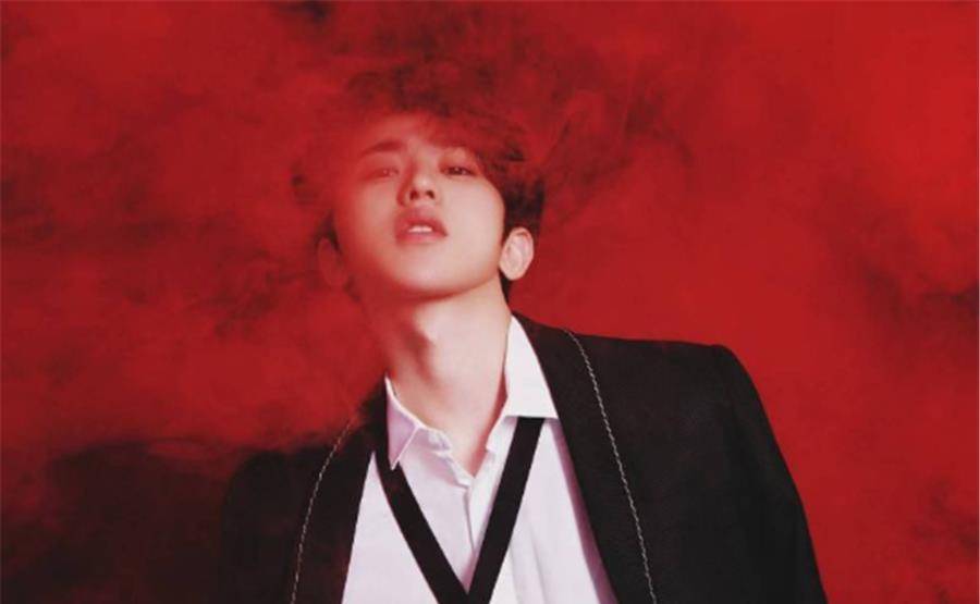 一直到今年的一档选秀节目,坤坤在里面担任的是导师的角色,坤坤在节目