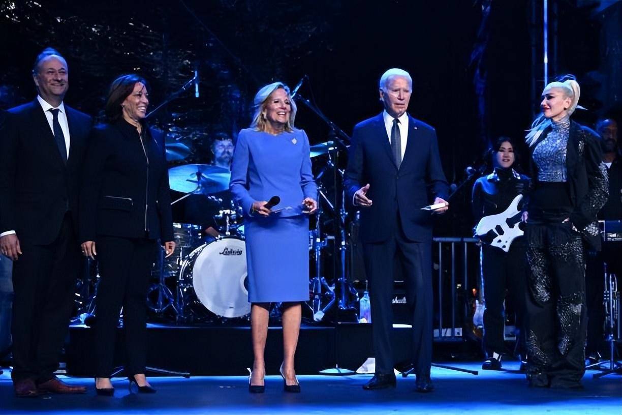 美国夫人蓝裙惊艳,智利总统又没领带_吉尔_拜登_时候