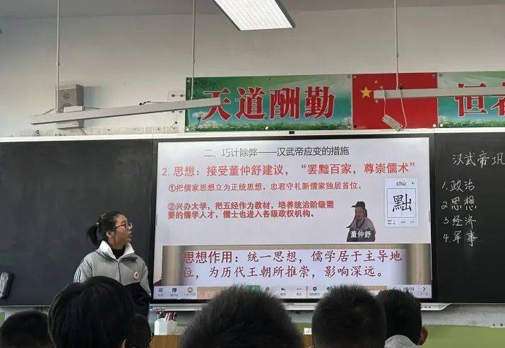 荆州市东方红中学老师图片