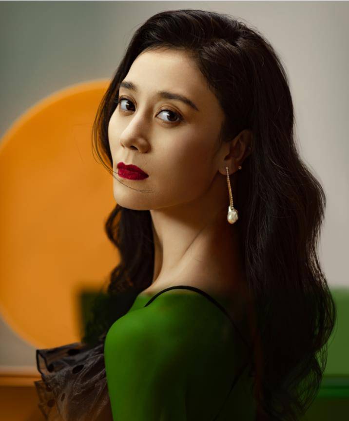 她,戏里"土得掉渣,戏外嫁帅气老公,低调恩爱幸福美满惹人羡_谢承