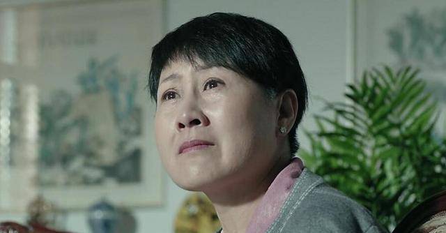 张凯丽太霸道,让女儿跟着自己姓?了解真相后大家都哄堂大笑_张桂英_因