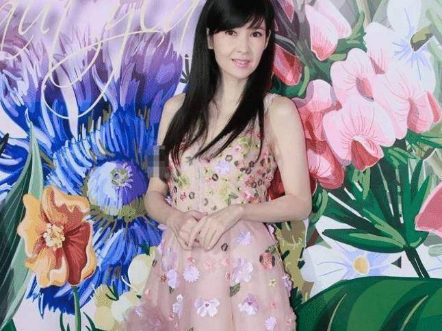 因不生娃被婆婆怼,周慧敏却只用9字回应,网友:女神霸气!