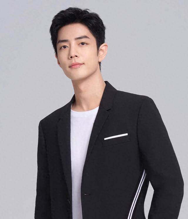 路人对肖战的看法是佩服,他一步一步走来,闪闪发光的样子很迷人_角色