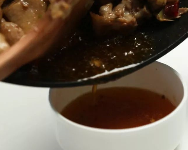 啤酒鸭：鲜香微辣，色泽诱人，一只鸭根本不够吃！(图7)