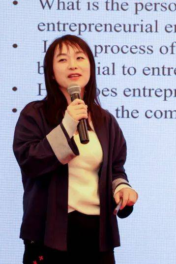 杨彩莲 博士主题:《创业者如何建构进化的动态人格胜