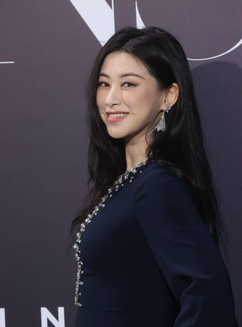 朱珠的放纵爱情,与世界顶级富豪擦肩而过,靠美貌征服了5个男人_朱朱