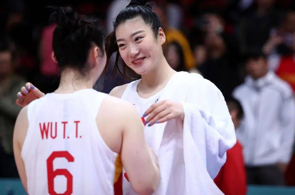 郑薇重点打磨女篮新星,2米26奇才崛起,堪称"新李梦"_刘禹桐_中国女篮