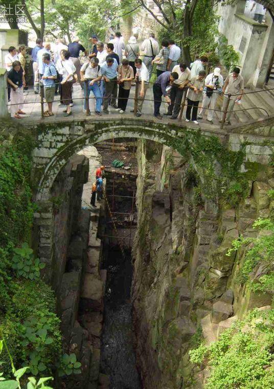 三千利兵神器,考古者发掘睹石刻字,匆匆填回土石掩埋_阖闾_吴王_虎丘
