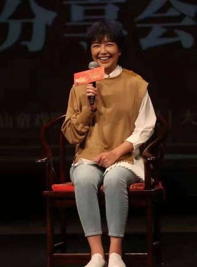 比发福更可怕的是中年油腻:55岁江珊和张凯丽同框,气质差太多_风格