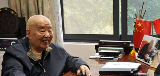 他22岁入党,56岁任湖南省委书记,曾大力支持杂交水稻,活到95岁_熊清泉