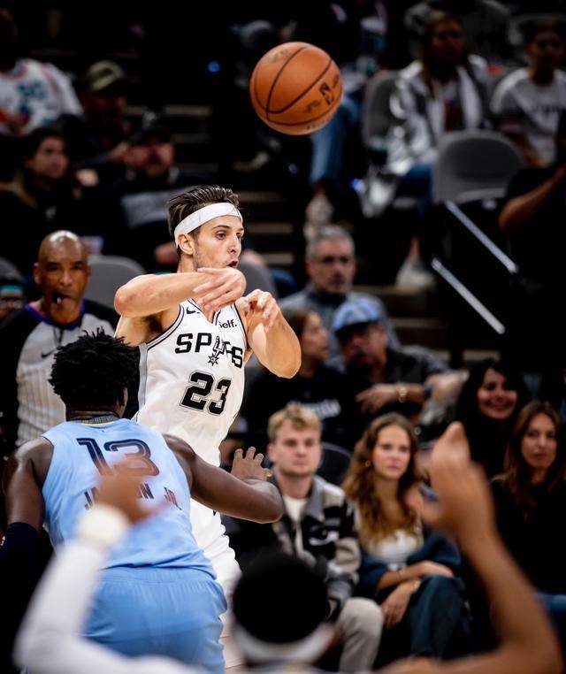 打倒数第一的灰熊,如果马刺和文班亚马还是不能抓住机会,那么他们的