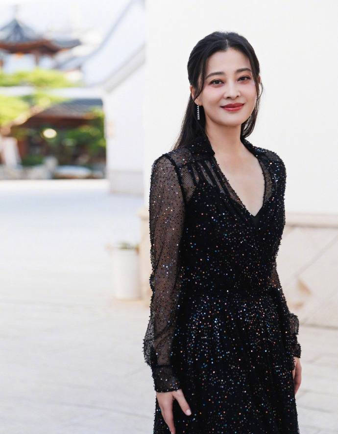 马伊琍曾黎梅婷罕见同框 紧紧相拥感情超好-搜狐大视野-搜狐新闻
