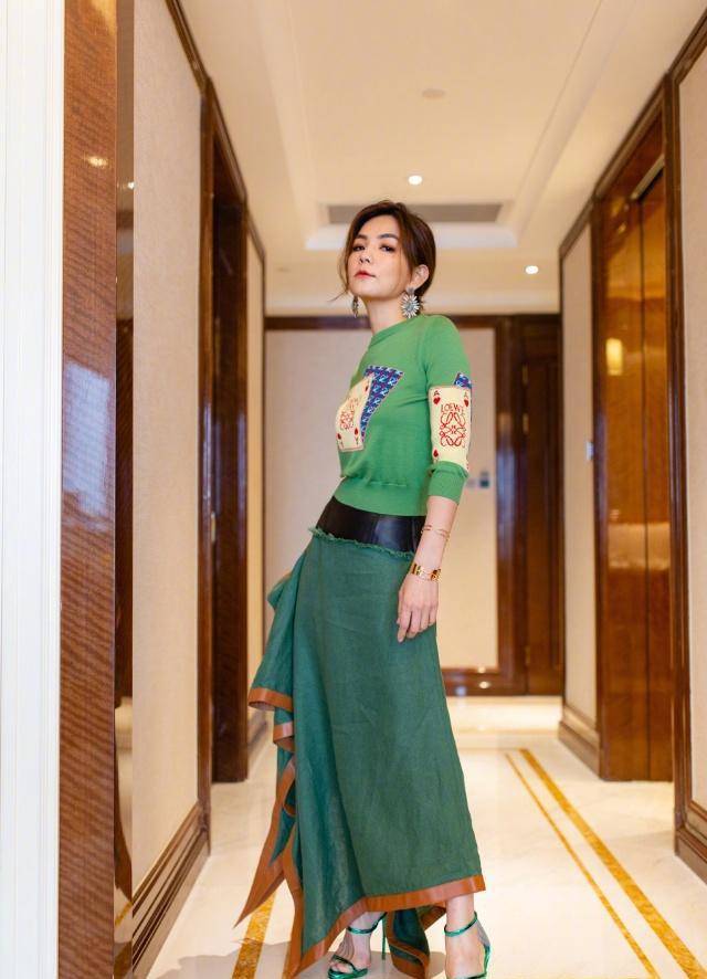 37岁ella换发型美太多,一款波波头造型颜值气质开挂,被惊艳到了_显得