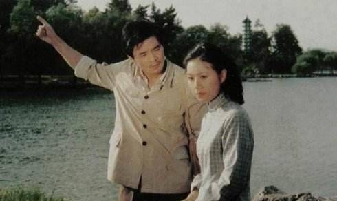 后来严凤英又遇到了最后一任丈夫王冠亚,两人婚后感情非常深厚.