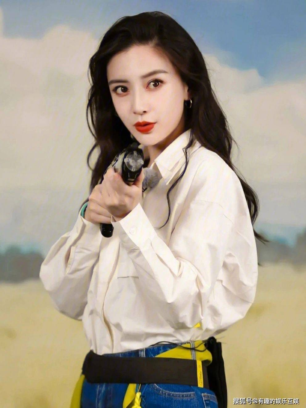 angelababy登上外刊,眼窝凹陷,瘦得脱相,网友:她到底经历了啥_形象