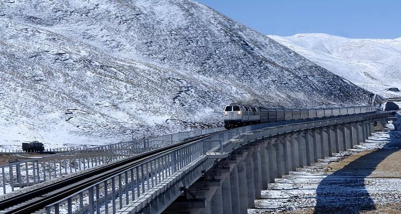 中国铁路建设技术一流,为什么青藏铁路的火车头,却要用美国的车头