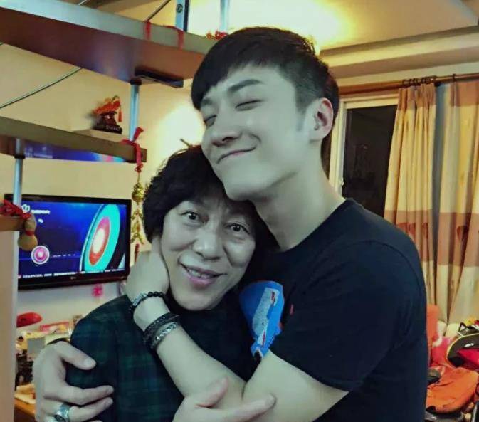 国家一级导演车径行去世,乔任梁之死引发公愤_问题_作品_人们