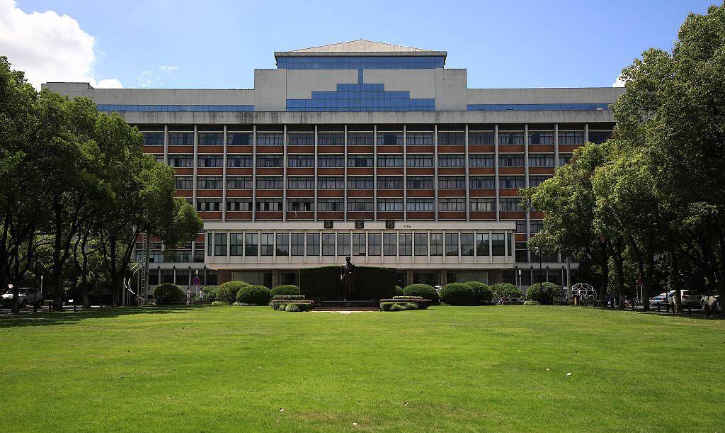 杭州大学重启引发争议:重启关键看浙江大学是否承认?_资源_地方_观点