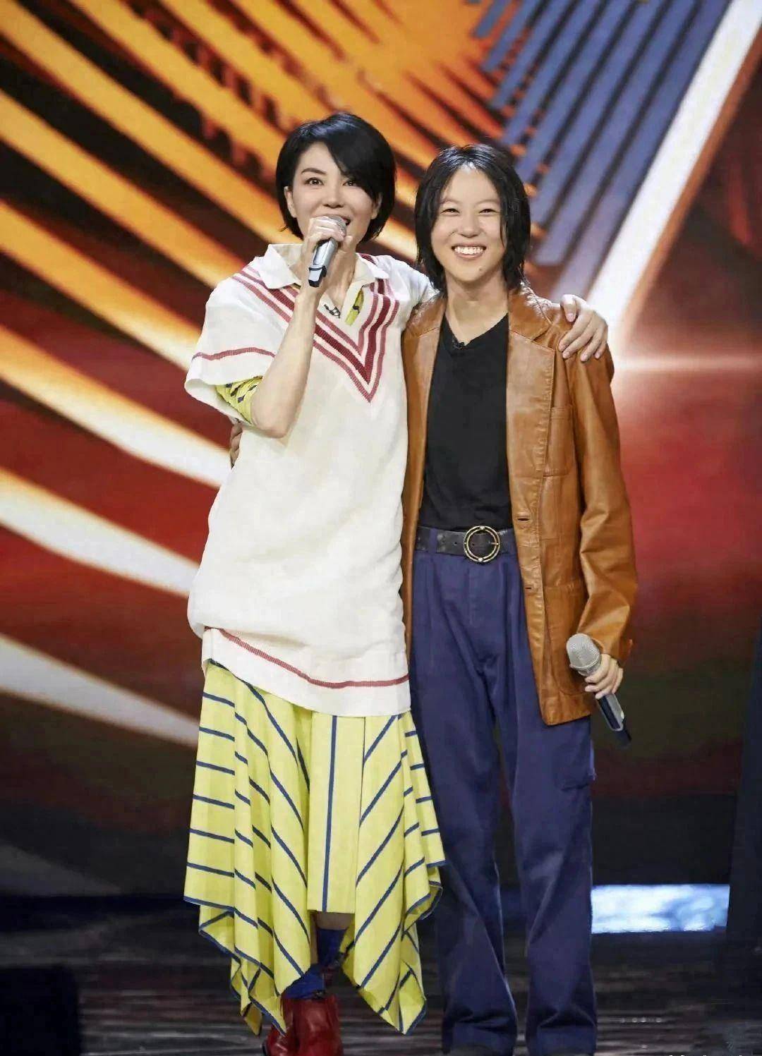 当然,对于一向自由奔放的王菲来说,他不会以黑白分明的方式来统治自己